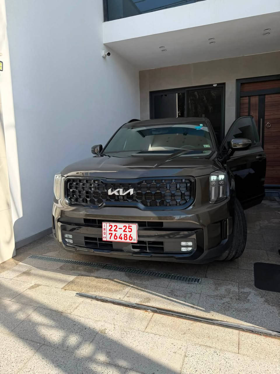 2024 KIA TELLURIDE, SX X-LINE
وارد امريكي  فول مواصفات ١/١
محرك 6  سلندر 
السيارة بدون رقم تترقم  اربيل
ماشيه 8000 Mi
بدون ايرباك✅
حادث السيارة جاملغ خلفي وصندوك صبغ 
مواصفات سيارة 
✅ بانوراما 
كشنات vip 
تشغيل عن بعد
٥ وضعيات قيادة
تدفئة تبريد كشنات
حساس امامي وخلفي
٥ كامرات
اوتو هولد
بردات خلفية
خزن  ميموري كشنات 
رادارات امامي خلفي جانبي
وبعد بيها هوايه مواصفات 
ملاحظه ✅السيارة بحالة الوكالة
مكان السيارة بغداد الجادرية 
***********
السعر المطلوب 318 ✅ ورقة وبيها مجال
