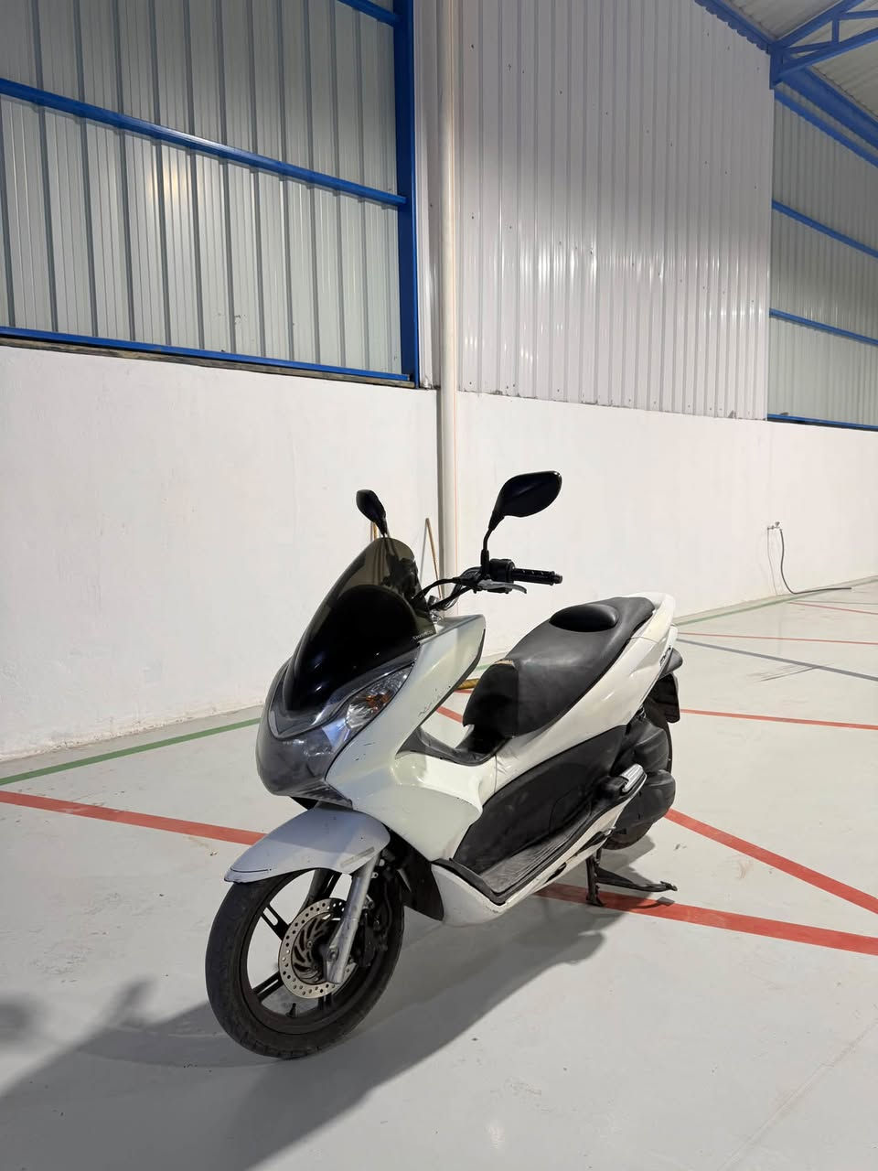pcx جيل اول ياباني
معدل المشي 57 الف قبل سنة تقريباً نازلة رمبة
مكفولة مكينة والكفرات 
مكاني بغداد - مدينة الصدر 
السعر 13 ونص 
الهاتف : ***********
