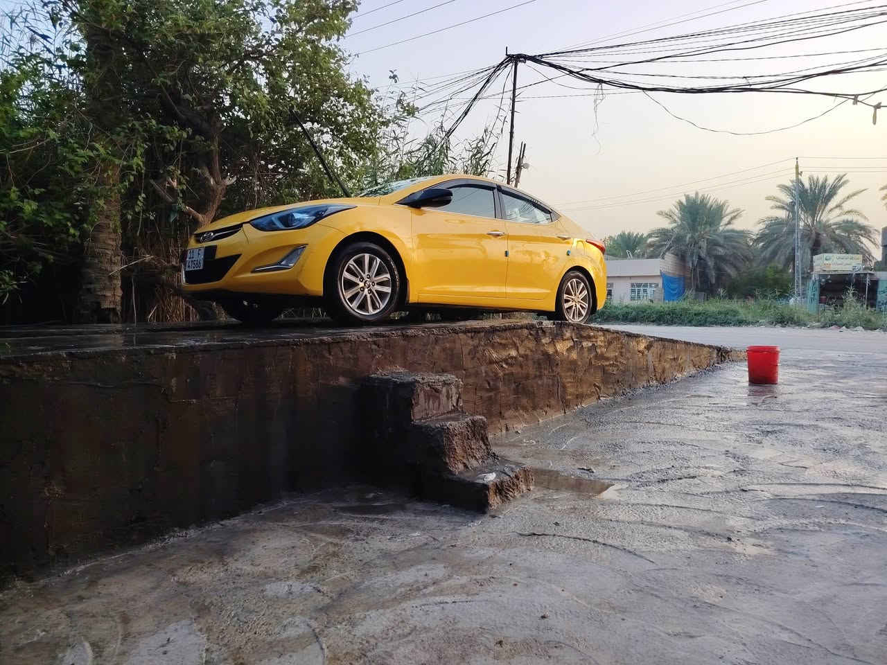 السلام عليكم
هونداي النترا موديل 2015 خليجي
فول مواصفات فتحه بصمه مري شفط تحكامت جهتين كشنات جلد تبريد قطعتين 5ويلكب 4دسك مكينه دوش
السياره كامله كبل للشارع تحول مباشر السعر 100  ا
السيارة بيها دعاميه خلفيه الاستفسار ***********
مكاني كربلاء
