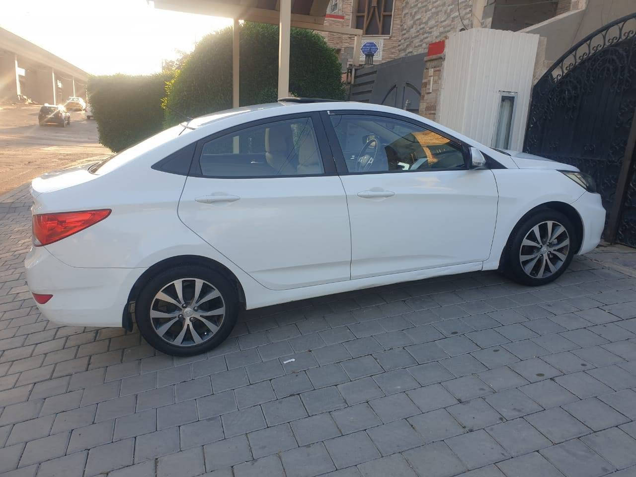 السلام عليكم مكلف بالنشر....هيونداي اكسنت موديل.                @ 2015 رقم بغداد محرك 1600فتحة سقف سياره جاهزه من كلشي مكفول محرك كير بدون صبغ لا تبديل فقط بارد بالبند فوك المازده شي قليل 
مكان السياره بغداد المنصور
رقم صاحب السياره 
ابو سيف ***********
متوفر وت ساب  
اخوكم مكلف بالنشر اي استفسار اتصل بالرقم الموجود
السعر 95ورقه
