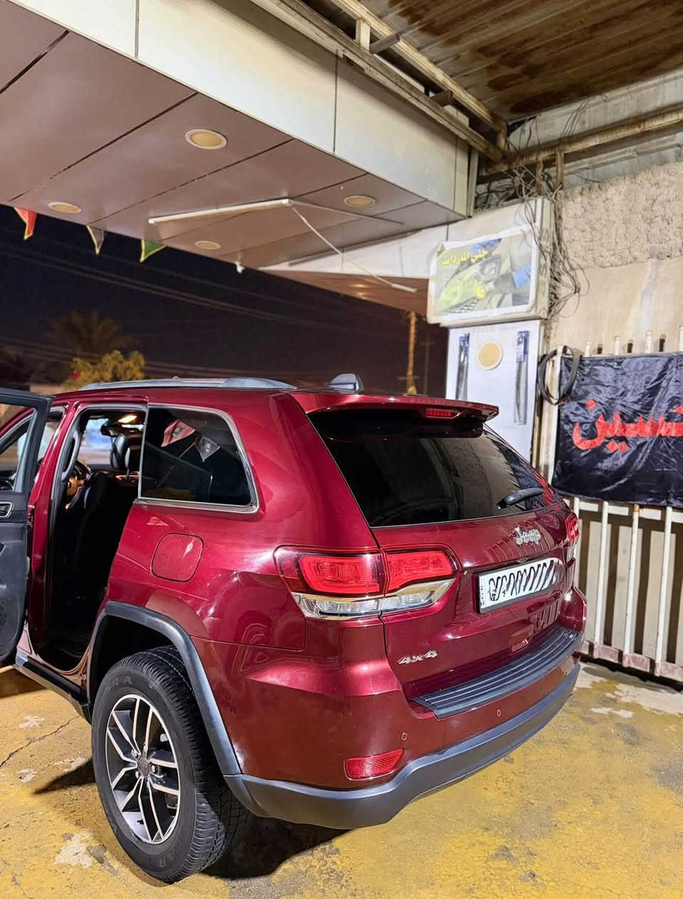 💎 لأهل التميز والجاهزية.. جيب لاريـدو 2020 🚙
🔥 مواصفات السيارة:
▪️ كشنات جلد فاخرة 💺
▪️ شاشة ذكية مع كاميرا خلفية 📸
▪️ بصمة تشغيل وإطفاء 🔑
▪️ حساسات خلفية أصلية 📡
▪️ مثبت سرعة وتحكمات ستيرن كاملة 🛞
▪️ وباقي مواصفات لاريدو المعروفة بالراحة والثبات.
🛠️ حالة السيارة والبدن:
▪️ حادثها بسيط جداً ومرفق بالصور .
▪️ بيها صبغ "شبر" بالجاملغ من جوة فقط، وبارد بسيط بالعراق.
▪️ السيارة تبارك الرحمن جاهزة  والمحرك والگير والتبريد كفالة وشرط الفحص ، وماتحتاج أي قطرة مصروف.
📋 المعلومات والسعر:
▪️ الرقم: أربيل دولي وبأسمي  ).
▪️ السعر:215 ورقة (وبيها مجال بسيط  ).
▪️ المكان: بابل 🇮🇶 | الحلة - مركز المدينة.
▪️ للإستفسار واتصال حصراً: *********** 📞
