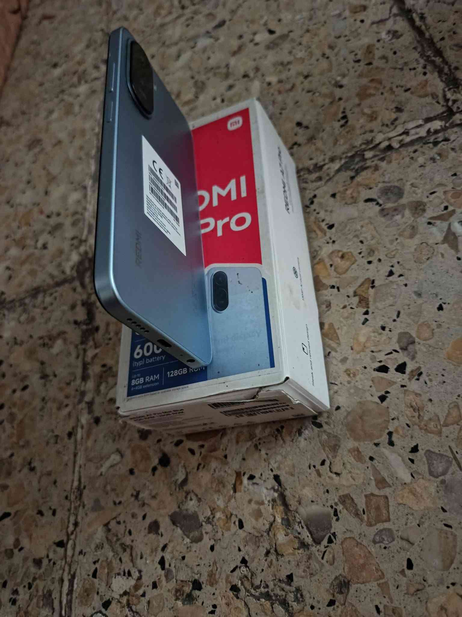 نوت 40 برو ٥جي • ٢٥٦ • كامل ملحقات