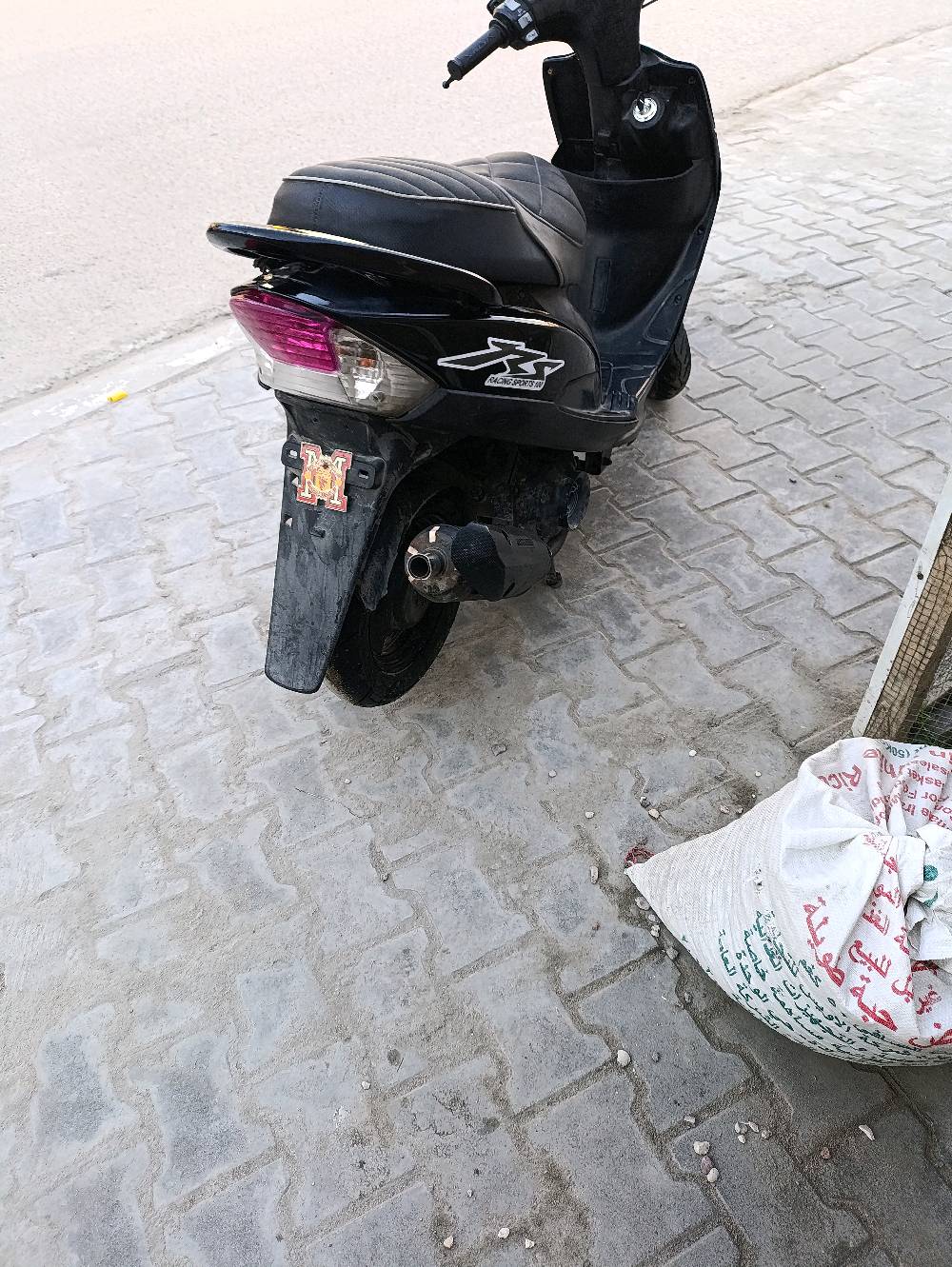 السلام وعليكم ماكس عدله كلمه نقصها باتري بس وتشتغل سلف شلعه معدل دراجه مفتوحه مره وحده نضيفه وكامله سعرها 500 وبيها مجال مكاني المطيحه