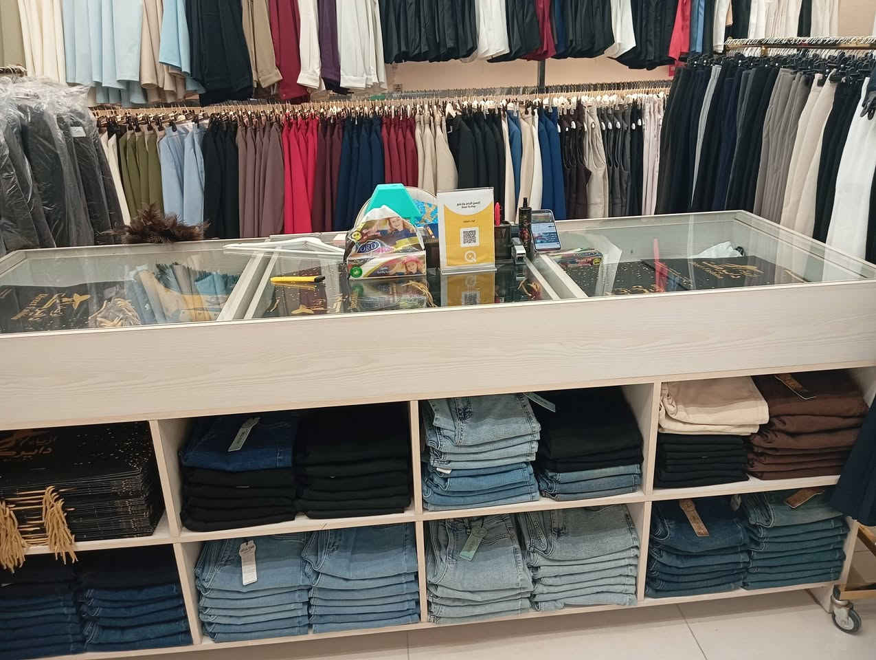 السلام عليكم مي للبيع العرض240ارتفاع80نزال90مكانه زيونه شارع الربيعي مقابل هدى يوسف السعر 525الستفسار***********
