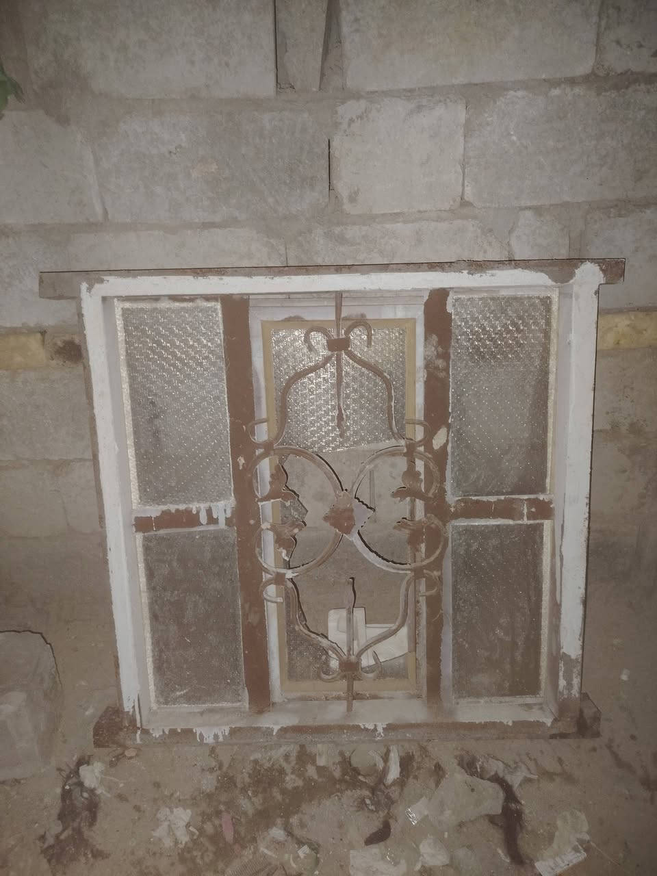 من رخصت الادمن سلام عليكم عندي غراض للبيع شباك 1 ونص ×1 ونص شيلمان عندي 2 ام 3 ونص  وحده بلجيكي 5 ونص،  شباك  متر 1 × 1   باب  1 وربع
 ***********   شاميه قرب حفار الزغير

