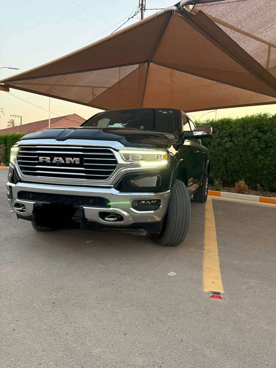 السلام عليكم 
دوج رام لونك هورن لمتد خليجية وكالة هارلم موديل 2023
فول مواصفات 
ماشية 64 الف كيلو مو ميل 
لون اسواد ♠️
مرفعة 2 انج 
الموصفات 
بانورما+ بصمة ابواب + حساسات اماية خلفية+ كامرات 360 درجة+ مري شفط+
فور ويل+اوتو بارك  + كشنات جلد تدفئةتبريد  + كشنات خلفيه متحركة+
وبيهة هواي مواصفات ومعروفه موصفاته
السيارة مغلفة PPF
مكفوله كفاله عامة 
والسيارة احلى من الصور 
السعر 44 الف وبيه مجال للطيبن 
رقم ***********
