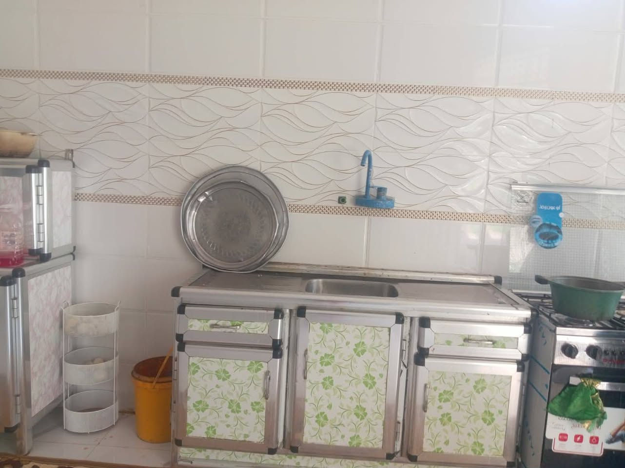 السلام عليكم كاونتر للبيع اي ضرر ماكو مكان حله ورديه خارج ***********
