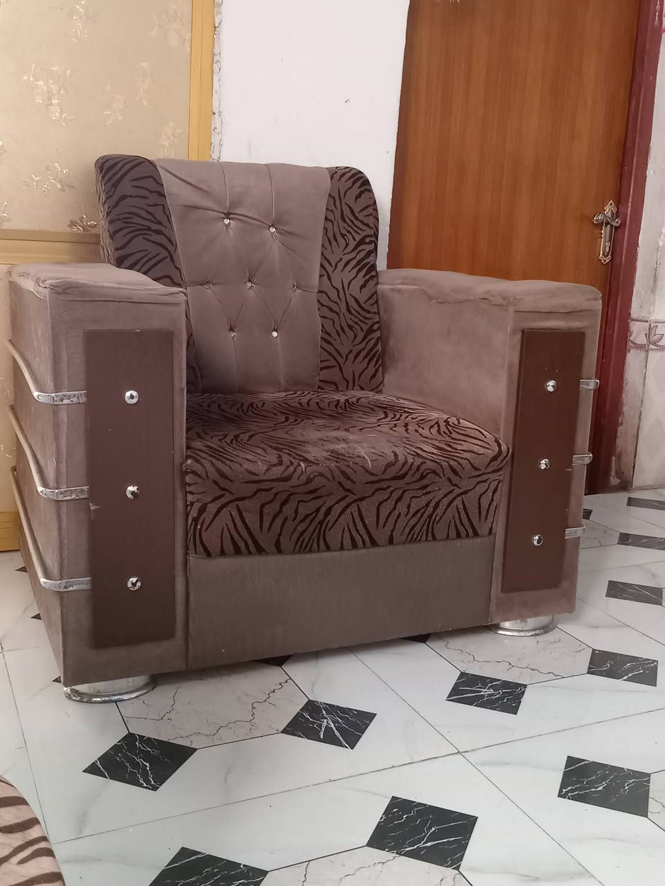 السلام عليكم تخم كرويتات عددهن 5 قطع كرويتات حلوات استخدام كلش قليل جدد كلش نوعهن الثقيل مكاني سوق الشيوخ سعرهن 300 وبيهن مجال ***********
