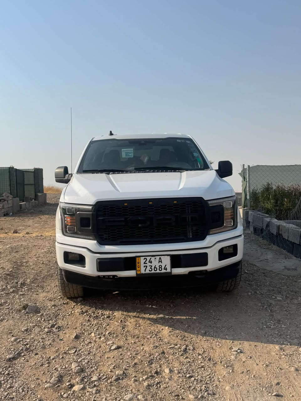 Fort f150 2020 سویارەکە گێر لە سوکانە دەبل ئەکسلە فەحسو هەزەی نوە سەنەوی هەتا ٢٠٣١ جایزە یەک دینار مەسرەفی نیە ٣ پارچەی بوغە دوو چاملغی پێشەوەو یەکەچی پشتەوە بێ ژۆرێ ئەرباگ بە سوکات تەقیە سعری ١٨٧ مەجال ژ.م ***********لە هەولێرم

نص مكتوب في الصور:
- 4:44 56 4 / 10 bid.cars
- 4:33 57 1 / 10 bid.cars