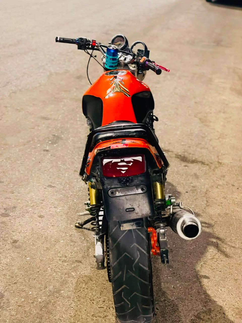 السلام عليكم ورحمة الله وبركاته للبيع
دراجه بطح CB400✈️
الدراجه بيها نقوصات خفيفه دشبول على اشاير 
1 2 3 بطناش شلعه و معدل رعب يشكن الكاع بيها خربطه بل كابريته عوزها تنضيف و ترجع فول محركها بلادي ما ملعوب بي و تحتاج تفيلس فقط مكان الدراجه صلاح الدين باقي التفاصيل التواصل مع الرقم التالي و شكرآ
*********** متواجد واتساب فقط
