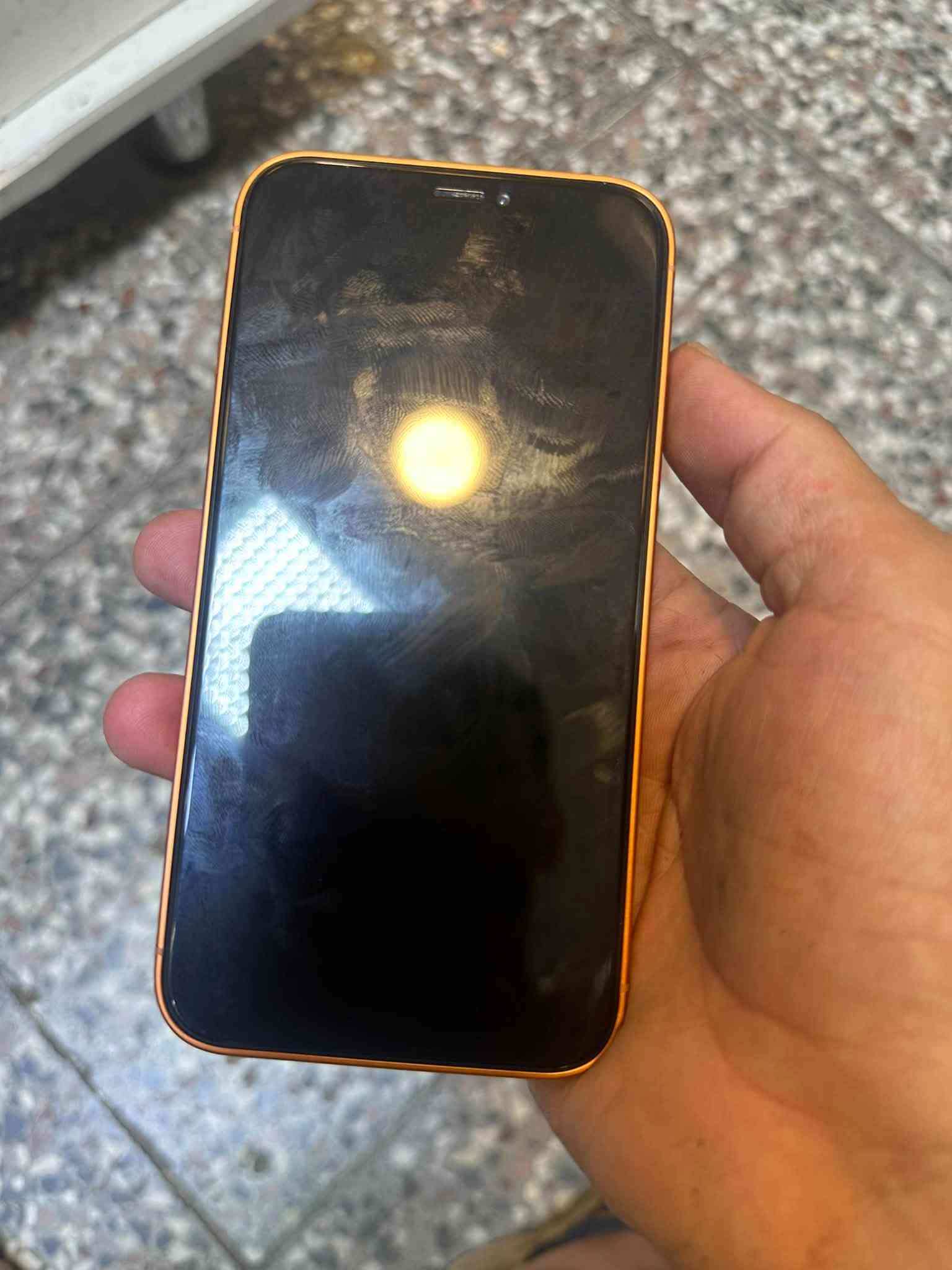 آيفون XR • ٦٤ • محور ١٧ برو ماكس