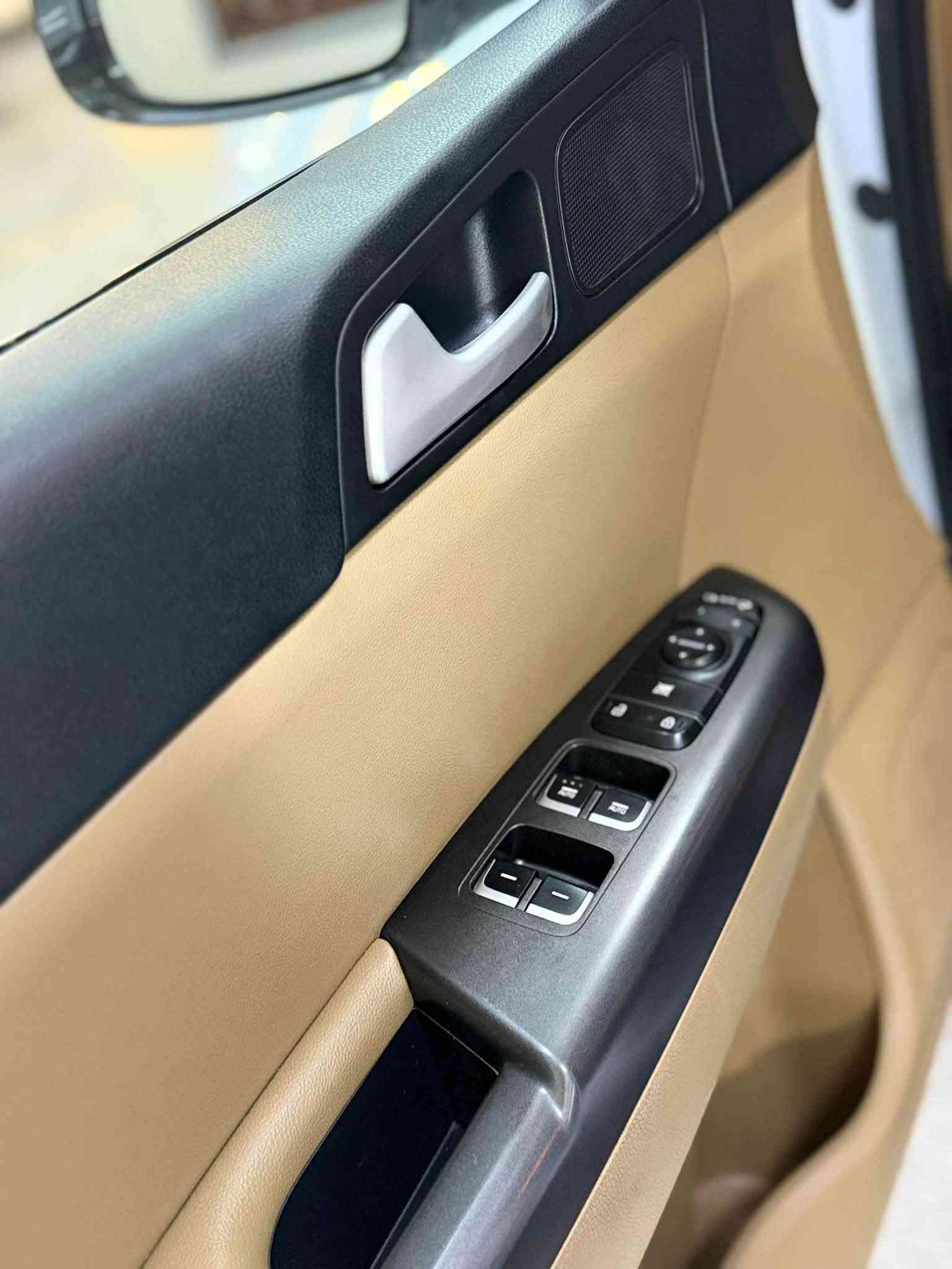 كيا سبورتج 2020
خليجي مكفوله من الصبغ والتبديل 
رقم بغداد جديد 
مستخدم عداد 68000Km
مواصفات  
مكينة 2.0
داخل حمصي
قماره حديد 
شاشة كبيره اصليه 
كامره خلفيه 

‎حساس خلفي 
حساس امامي  
يدات نيكل 
مري كهرباء 
تحكم ستيرن  
تبريد قطعتين 

مكانة بغداد الكراده 
***********
