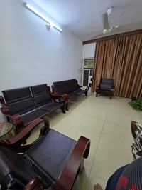 ٧ مقاعد • خشب ماليزي • يحتاج تجليد