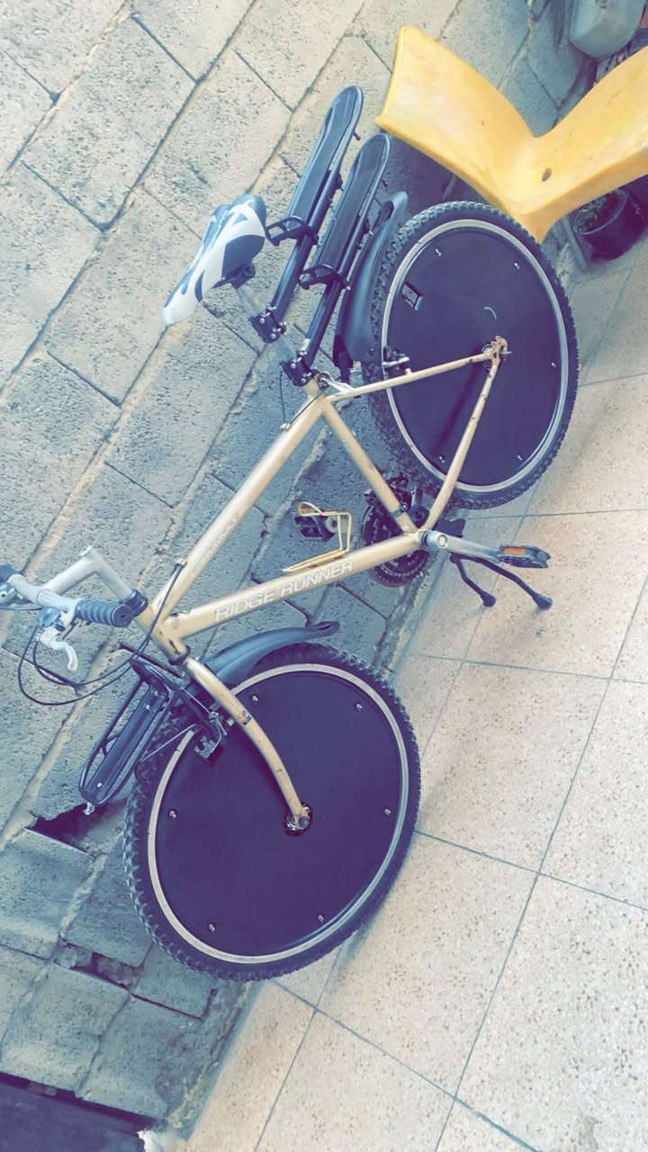 سلام عليكم شباب عندي بايسكل يابان اصلي مال حاويه باله بعده جديد مابي نقص ولا برقي بس سيامه مال كيوره مزود رياضي بس غراض بي يسواً 80 الف بايسكل جديد يفيد طلاب مدارس لان شكله حلو مرتب رايده يسعر 130 الف مكاني بغداد دوره رقم ***********
