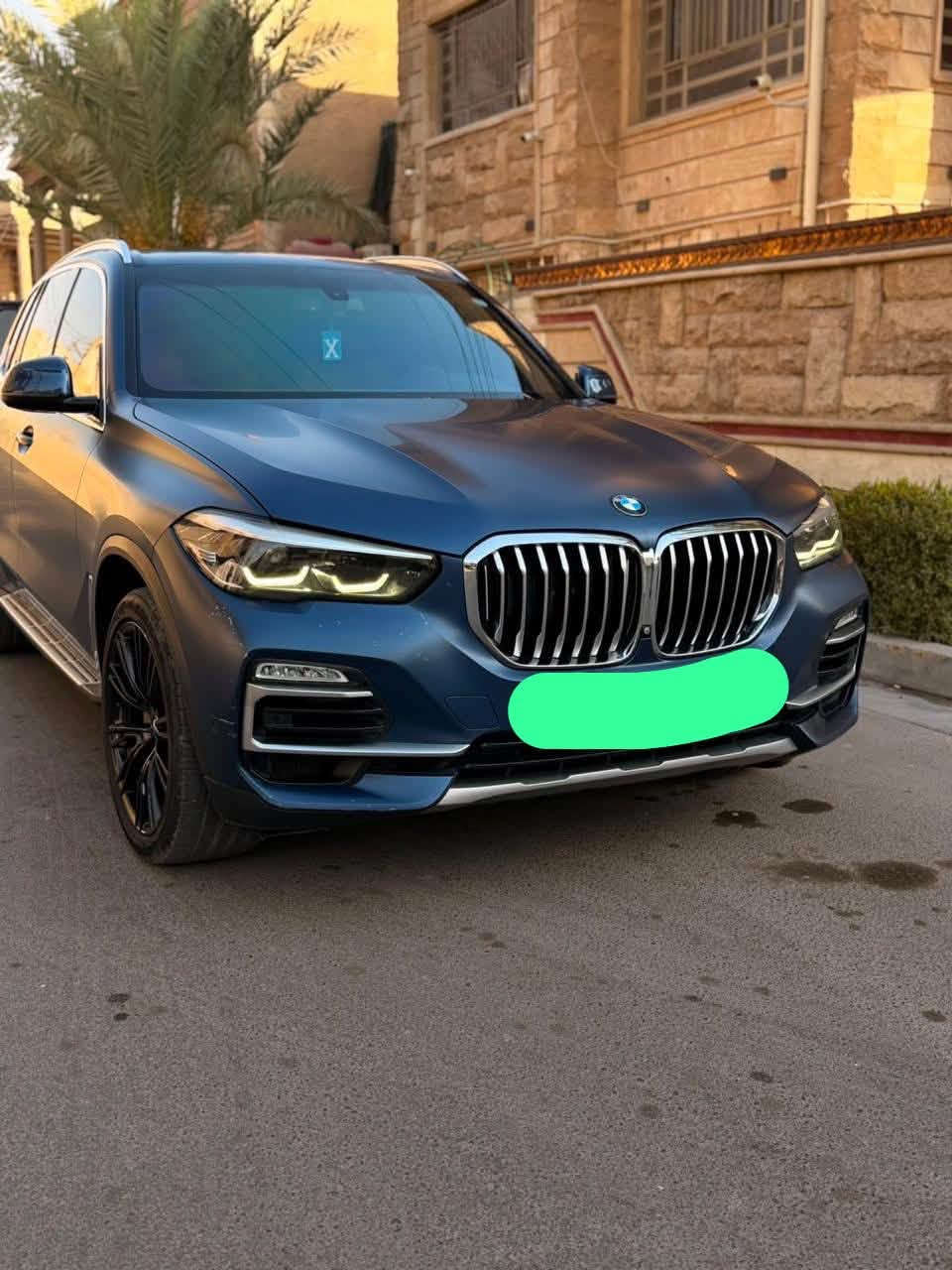 السلام عليكم بي ام X5موديل 2019 ماشيه 131 كيلو رقم السياره أربيل  السياره وكاله عروش مكفوله كفاله عامه برغي ما مفتوح على وضع الوكاله بسمي سنويه جديده مظلل باج شهر الخامس السياره مغلف طافي تجي شوف  بعينك اكفل السياره من جميع زوج تاير جديد السعر 30$ يعني ثلاث شدادمكاني بغداد رقم التلفون ***********

