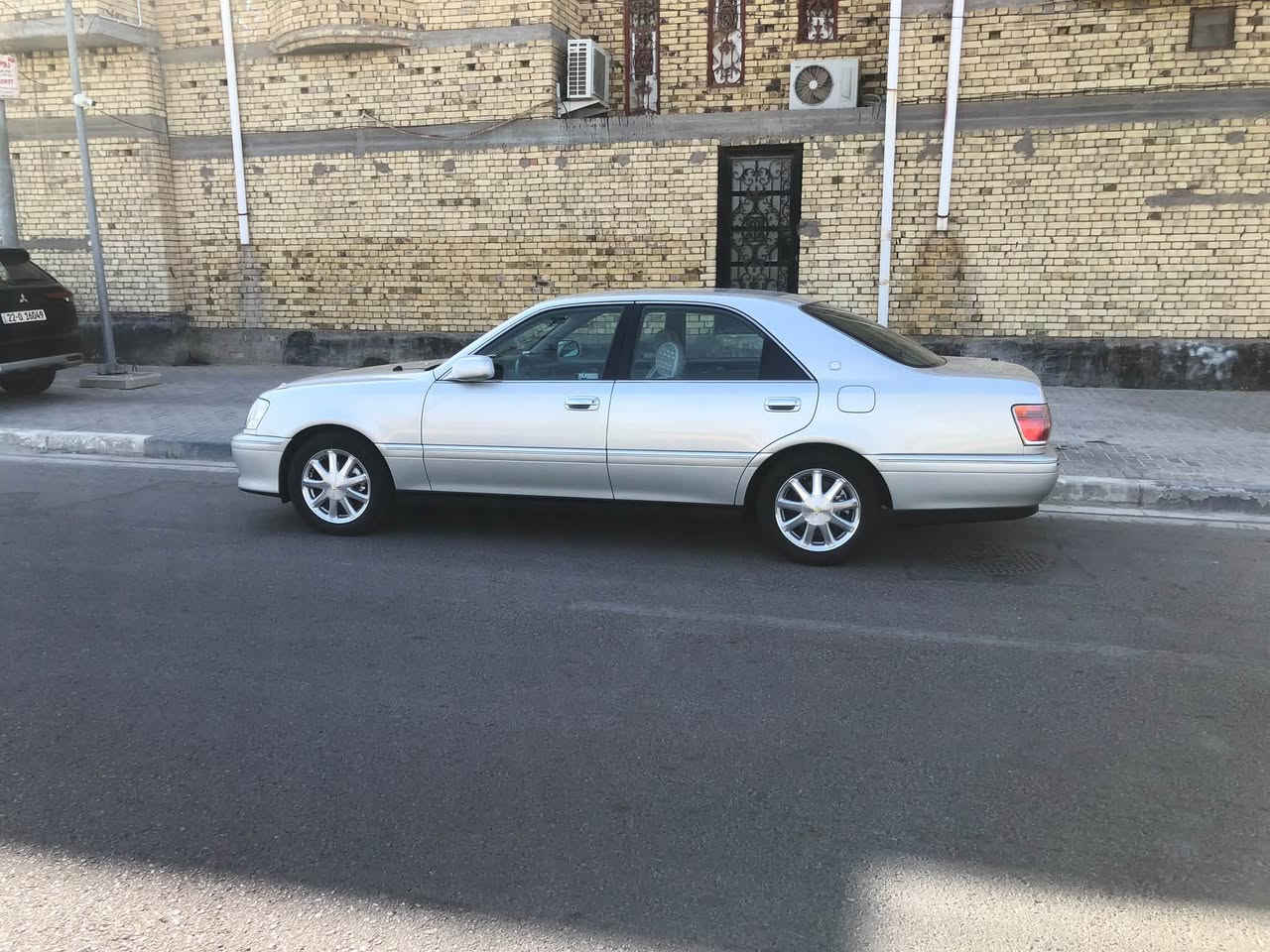 سلام عليكم 
عندي سياره ملكه قرار ١٠٢ تسجيل جديد سياره جديده كارتون كامل مواصفات فول ثلاجه خلفيه وبرده خلفيه وتبريد خليفة صاجي ٧٥ سياره بالاسمي تحوير درجه اولى ودشبول نجف مكان بصره مركز مدينه ***********
