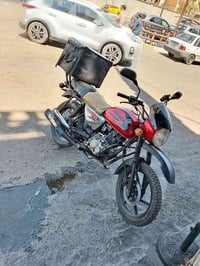 دراجه بوكسر للبيع اورق يراتله اكلجات بس السعر واحد وميه 07703925232