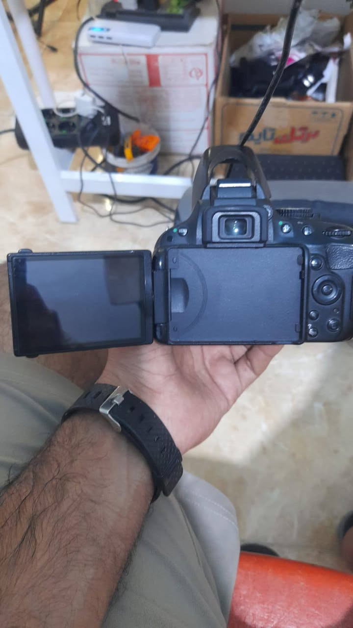 كامره نيكون 5100 استعمال شخصي يعني نضيفه جدا سعر 325 وبيه مجال البصره الزبير رقم واساب***********
