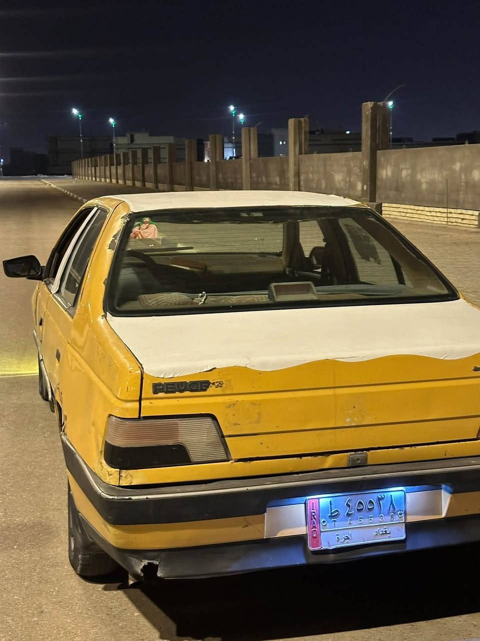 بيجو ٤٠٥ للبيع
محورة كير و مكينة كورلا بيكاتشو خير من الله 

كهربائيات تخم تاير حدادية امامي خلفي و عالي زنون و بلاجكتور زنون فيم بم جديد بلكات جديدة دشبول نظيف غرفة زينة الكشر شوف العين .

السعر ٢٠ و بي مجال 

البصرة - ***********
