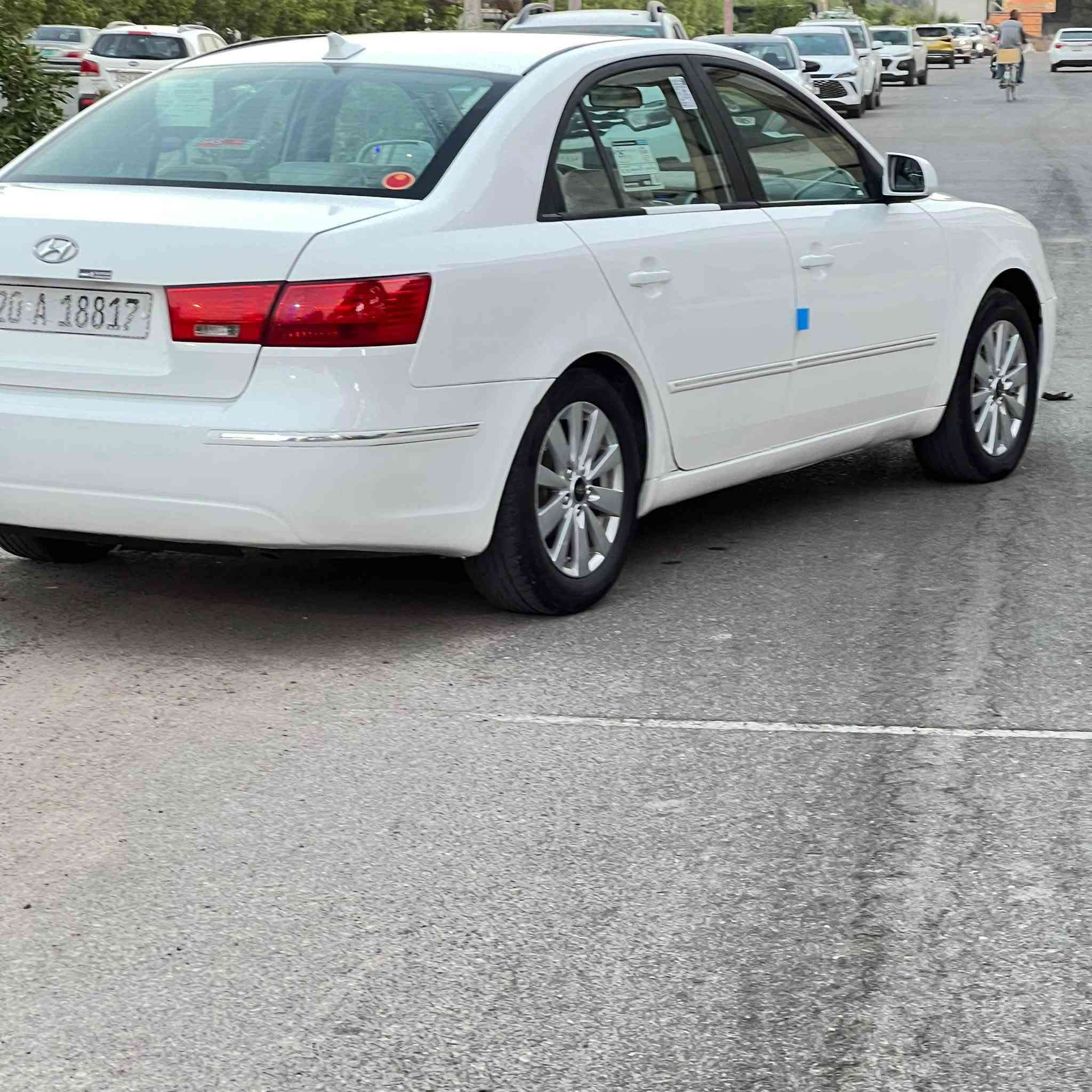 سلام عليكم سوناتا موديل ٢٠٠٩ وارد امريكي بدون حادث شرط السيارة بدون تبديل اي قطعه لون صدفي مكشرة ومصبوغه  شواصي لغود تكم حوض كفاله محرك ٢٤٠٠دوش  محرك كير صدر ويل كب ١٧ذاخل بيجي سياره احله من صور وشر بدون حادث وعندي مقطع قبل صبغ سياره جديده مكان السياره ديالي بعقوبة رقم *********** السعر ٩٨ وبيهه حك اجيه
