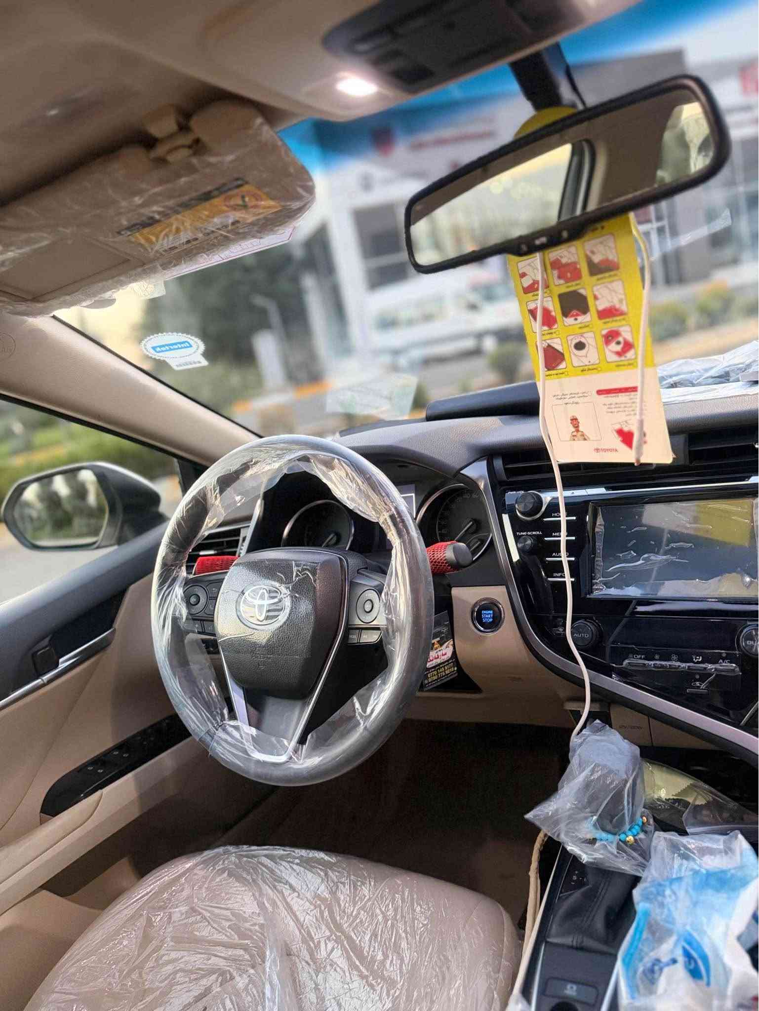 Toyota camry2020 
سەيارەکە نمونەي لە جواني
سفري شەريکەيە يەک دەستە
٤٨ هەزار ڕۆشتوە
دەعاميەکانيشي بۆياخي نييە
١ دو پەلە ساردي هەيە 
سەيارەکە قەپات مواسەفاتە
هەموو گياني بە شەرت
سعري ٢١٨$
***********
*********** السليمانية, العراق
