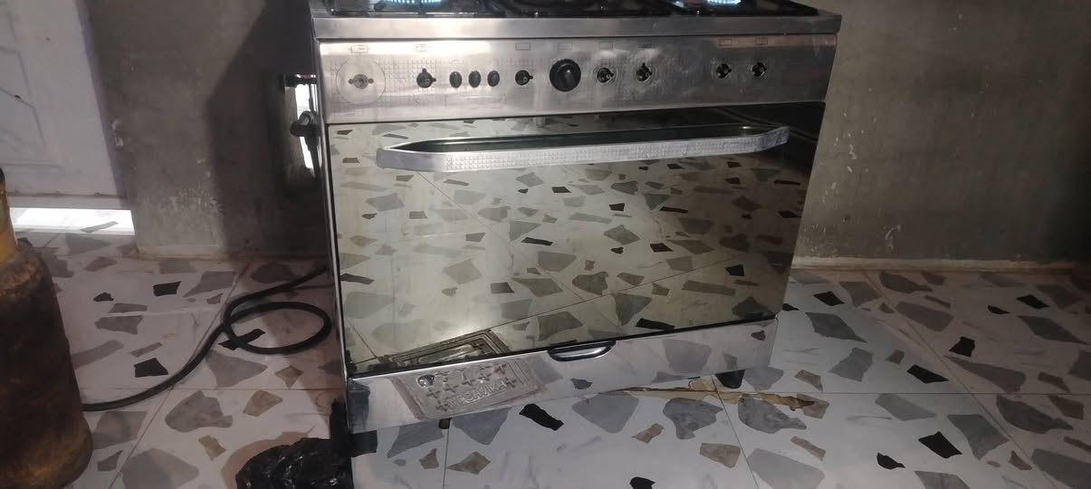 طباخ للبيع السعر ١٢٥ وبي مجال ***********
