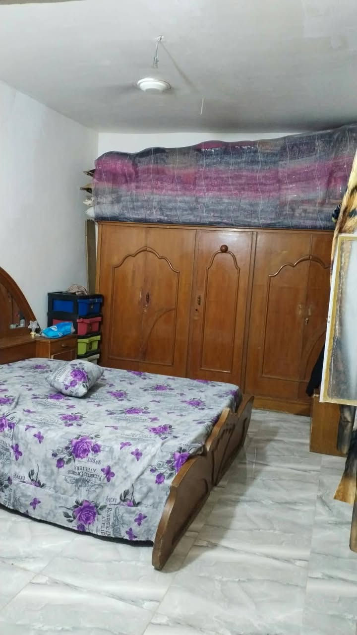 بيت مساحه 100 متر بناء حديث سنت 26 طابوك عرض الشارع 8 متر وسط حي سكني كبير تتوفر كل خدمات حله سيف سعد شارع الغسل يبعد عن الشارع العام 140 متر علا شارعين تحب تنزل مع شارع 30 وتنزل عليه طابو زراعي سند 25 باسم صاحبت السند السند السعر 38اتصال ***********
