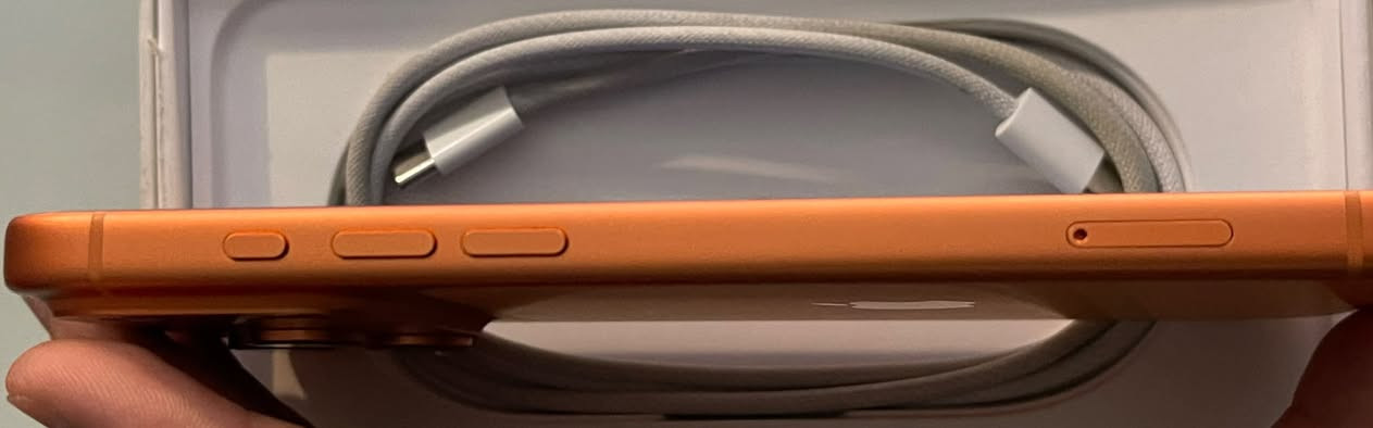 17 برو ماكس
نظيف جداً 
بطارية 100%
256GB
لون : برتقالي
السعر :1850 
الاستفسار:***********

نص مكتوب في الصور:
- حول الإسم iPhone إصدار iOS 26.6 اسم الطراز iPhone 17 Pro Max رقم الطراز MFYN4X/A الرقم التسلسلي JH2QH7056G الأغاني الفيديوهات الصور السعة ٢٥٦ غ.ب. متوفرة ٢٣٥,٨٣ غ.ب. عنوان Wi-Fi BC:9F:58:4D:11:D7 Bluetooth BC:9F:58:59:28:23 البرنامج الثابت للمودم 1.70.01 SEID