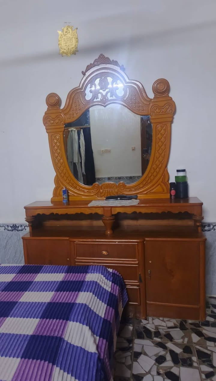 ميز مرايه +جربايه +زاويه اخو الجديد صاج وجه وكفه تفصال للبيع مليون وبيهن مجال.. ت***********
