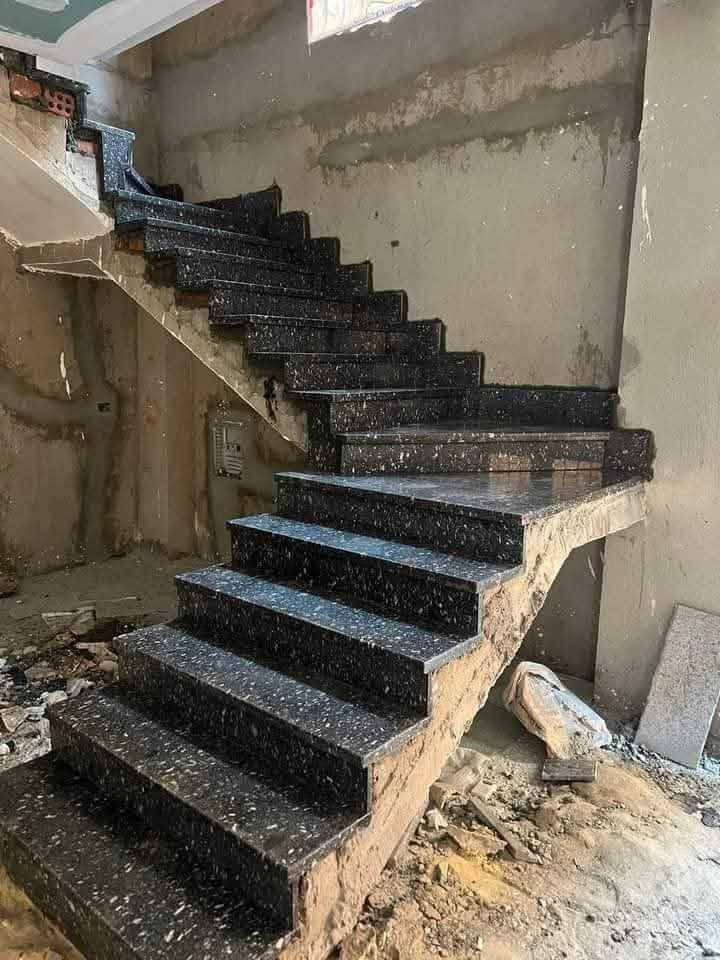 سلام عليكم
خلفه سيراميك جدران ارضيات بايات لواح بوراسلين مرمر شغل فول استلام مهندس ***********

