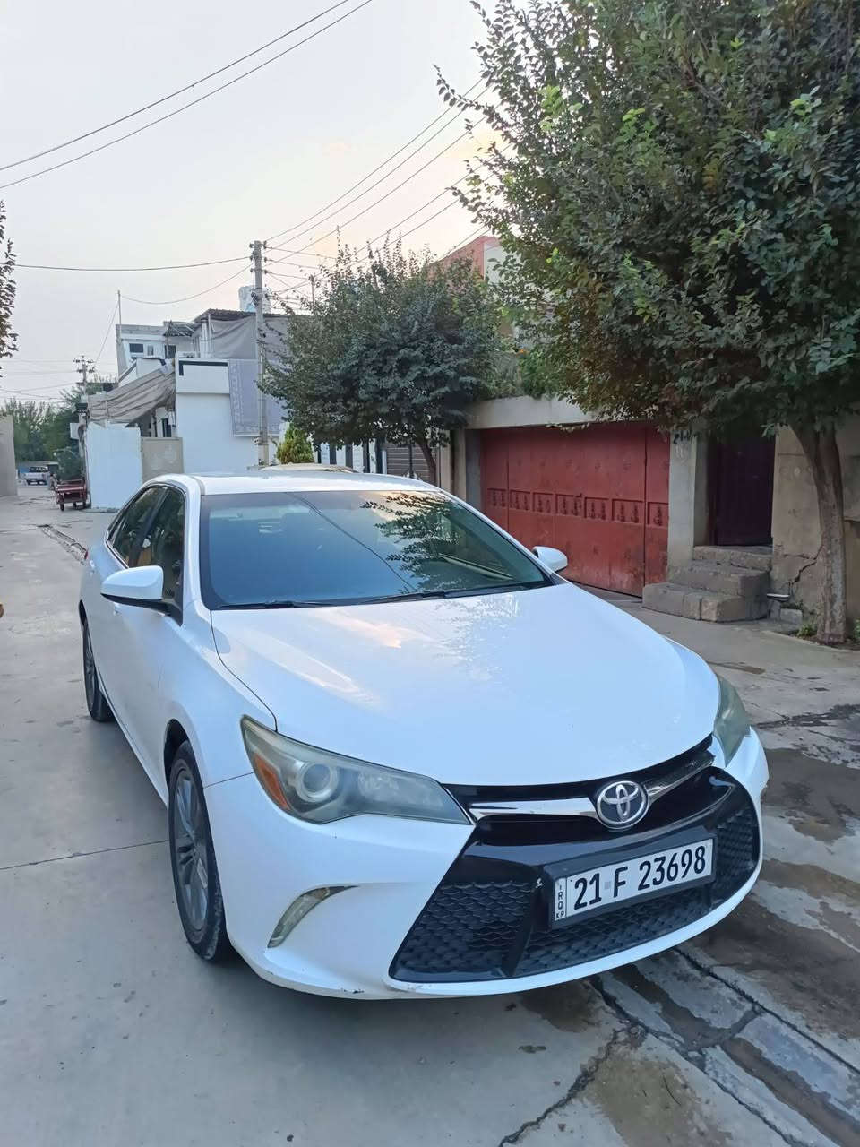كامري SE • ٢٠١٧ • ابيض نظيف