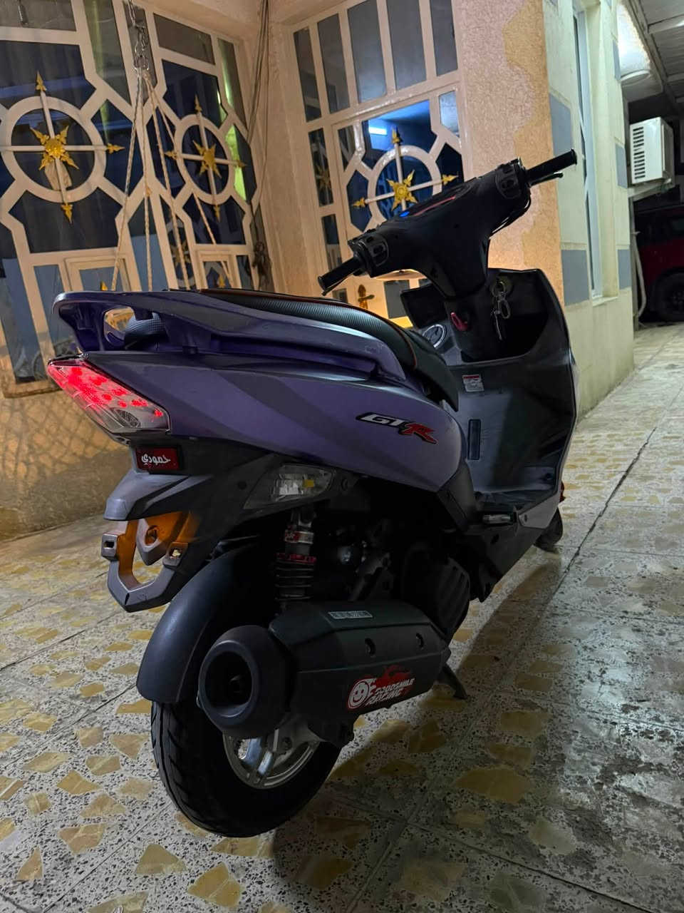 السلام عليكم GTR لون مميز بنفسجي الدراجه كفاله عامه من كلشي الدراجه نازله بشهر ال2 صدر DYو فج اصلي برمبو وردي وياله RBM نيكل اصلي للاستفسار رقم واتساب *********** مكان بغداد الزعفرانيه
