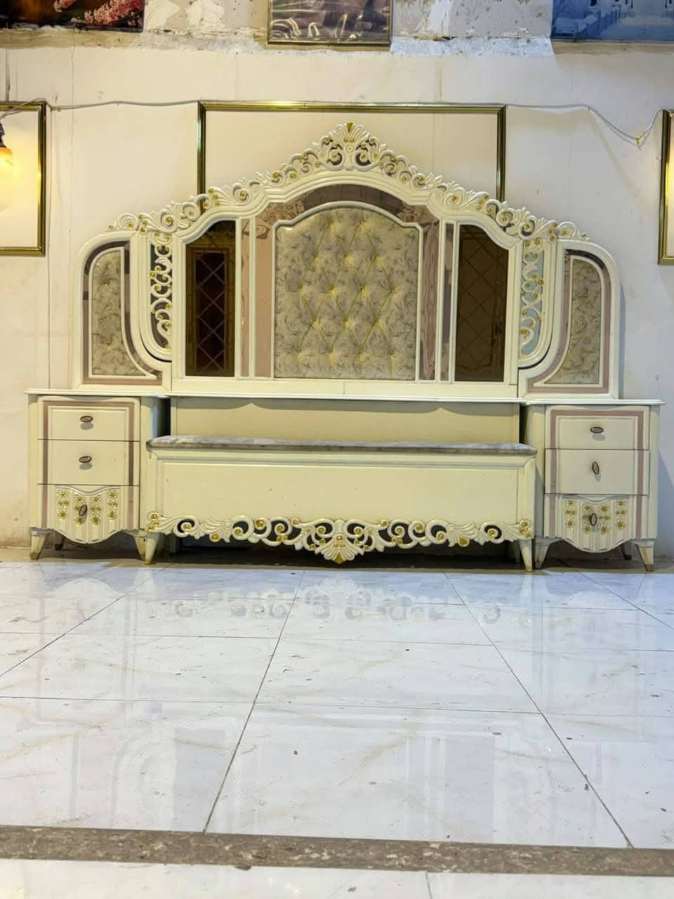 غرفة نوم • سرير • خشب