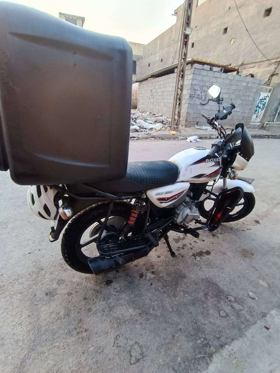 @للبيع بوكسر موديل 23 رقم وسمنويه
بسمي شرط لتحويل لدراجه خير من الله 
لسعر 2250 وبيه مجال مكاني حي اور
رقمي ***********

