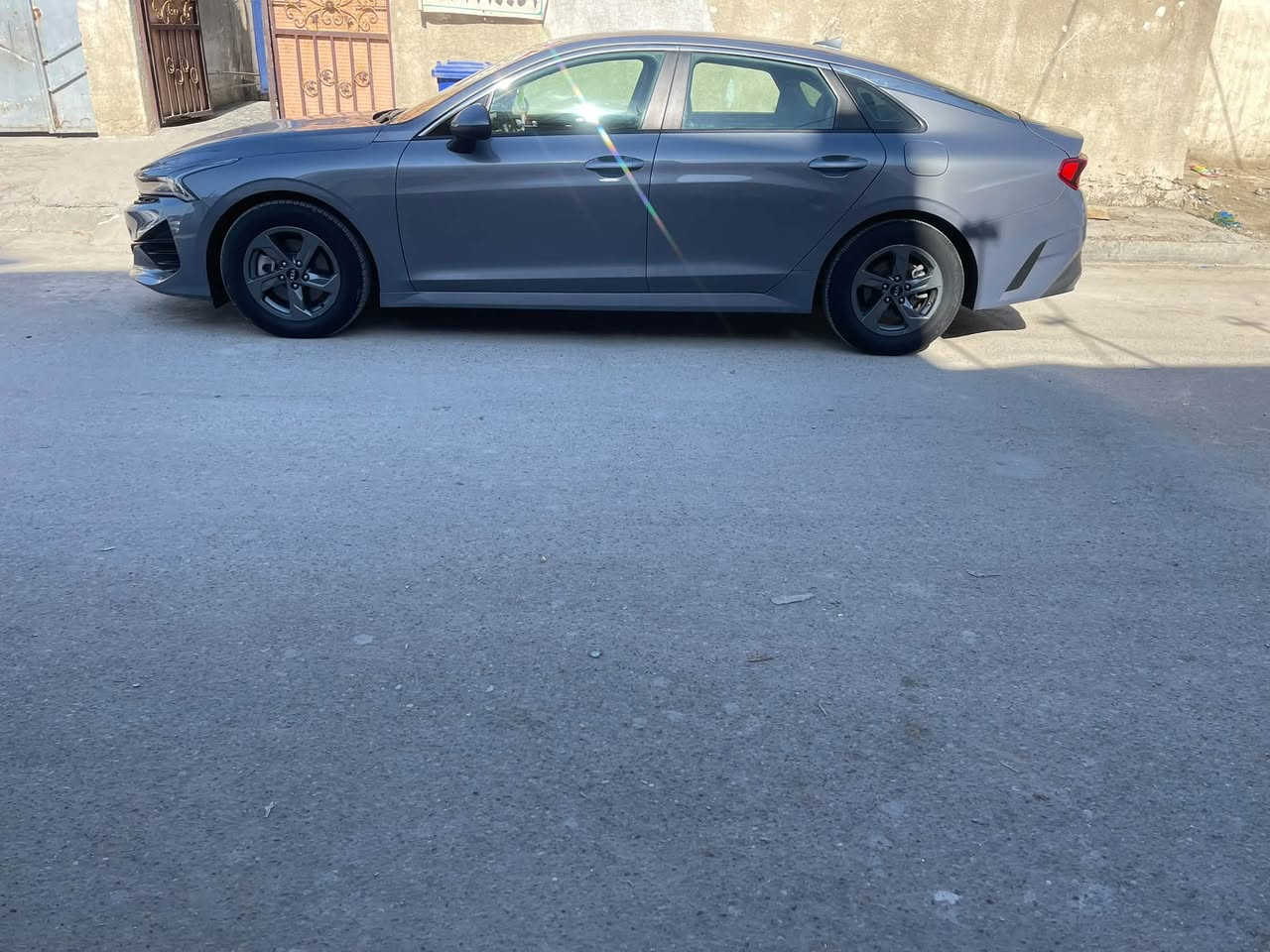 سلام عليكم للبيع K5 موديل 21 مكينه 1600 Tمو كامل مواصفات حادثه بس بنيد ومصلح نفسه السعر 125 العنوان بغداد البلديات ***********

