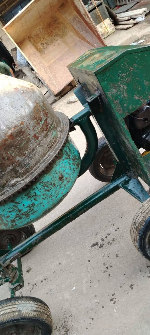 سلام عليكم خباطة يطالية سعرمناسب ترهم بدون محرك هاتف ***********مكان ساحت طيران
