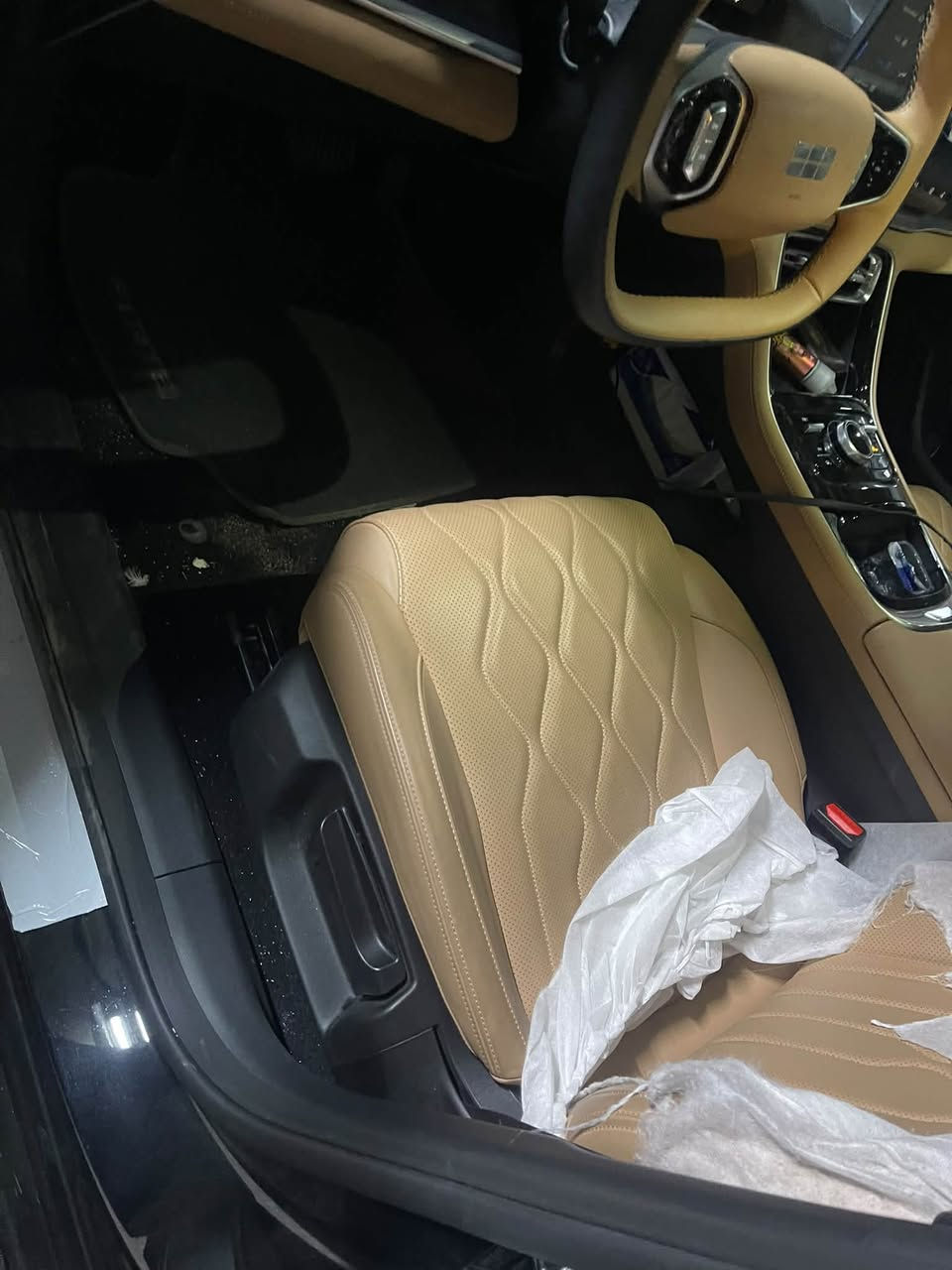 السلام عليكم
جيلي كالكسي
بلكن هايبرد ⚡️ 
A7
2025 

ماشيه 4800 الف وقايل لزياده

تبريد قطعتين
مواصفات المعروفه
كامرات محيطيه 
بك لايت لد

رقم بغداد مميز 4 ارقام

مكان السيارة بغداد حي الخضراء 
للاستفسار ***********

السعر 26 مليون و300 وبيها مجال
