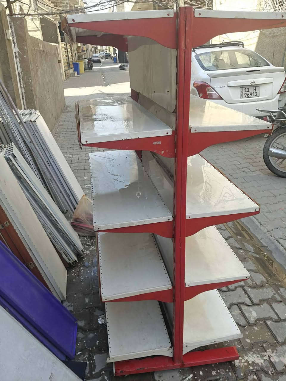 سلام عليكم رفوف سفينه ٣ امتار للبيع مع رفوف جداريه ٢٥ رف كاملات للبيع مكاني بغداد الإسكان تواصل عل خاص او اتصل ***********
