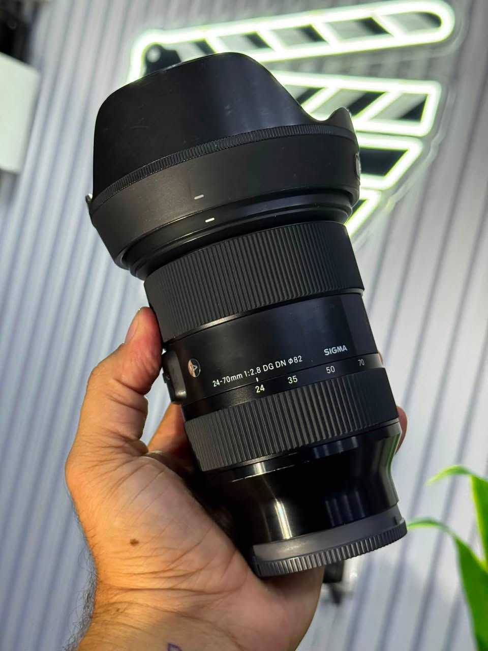 #daste_dw_مستعمل
——————————-
#sigma 24-70 F2.8 mark 1
اصدار الاول
—————-
Clean 90‎%‎
ملاحظه / زجاج بيها ضربه بسيطه واضح بالصور
تيبنى / شوشةى لينز شوختةكى هةيه له رسم دياره
