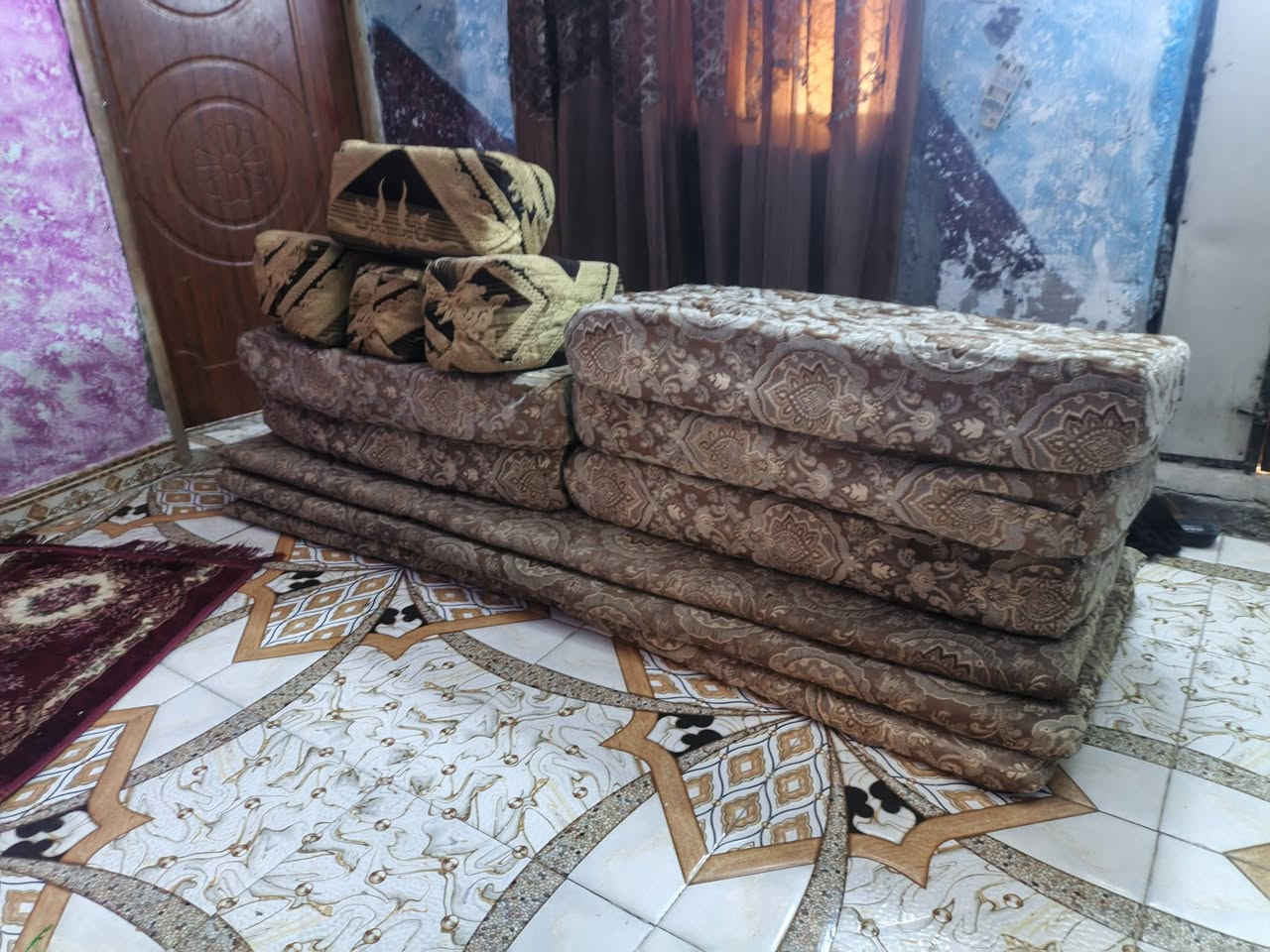 سلام عليكم عندي جلسة عربية سعرها 30الف
التواصل ***********
