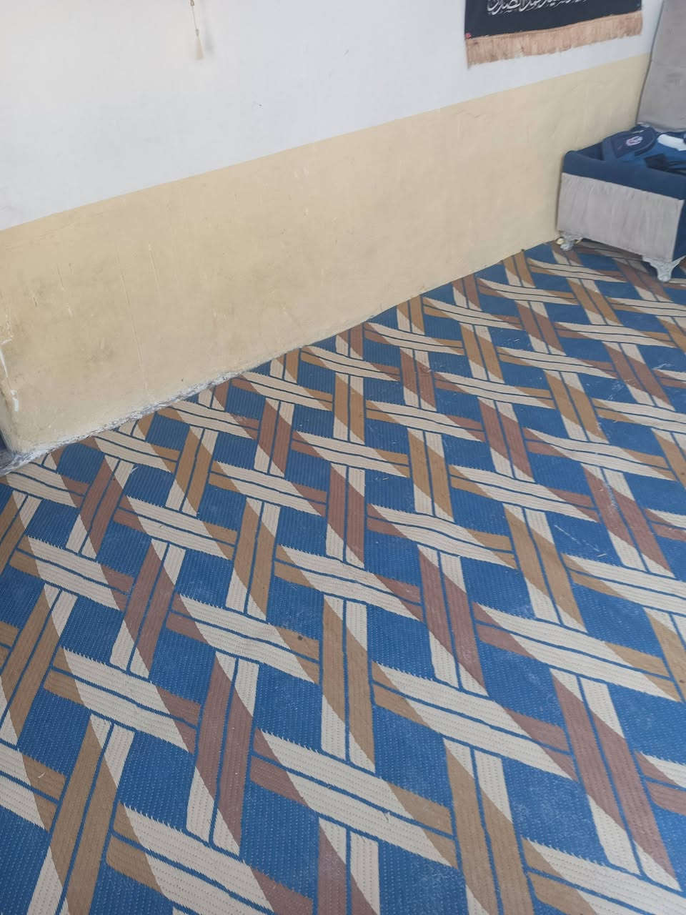 ديت بحي الرحمه قريب عالشارع الجديد 28 وبه مجال المساحته 90 متر***********
