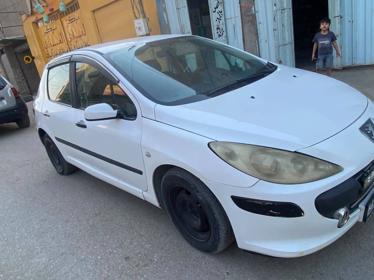 السلام عليكم 🚗 للبيع: بيجو 307 موديل 2006
🔹 اللون: أبيض
🔹 الحالة: نظيفة جداً (استخدام شخصي)

المواصفات:
✔ مرايات شفط
✔ جام كهرباء (4 أبواب) + شفط عند التقفيل
✔ محرك نظيف ويشتغل بدون مشاكل
✔ كير نظيف
✔ تبريد شغال 100%
✔ تايرات جديدة
✔ داخلية السيارة نظيفة ومرتبة

لايت عالي ناصي ابيض ثلج قوي

✔ كهربائيات السيارة كمله بدون نقص كله شغاله

🔸 ملاحظة:
بيها ضربة بالجاملغ الخلفي الأيمن

💰 السعر: (50 $)
📞 للتواصل: ( ***********)

— السيارة جاهزة للفحص
