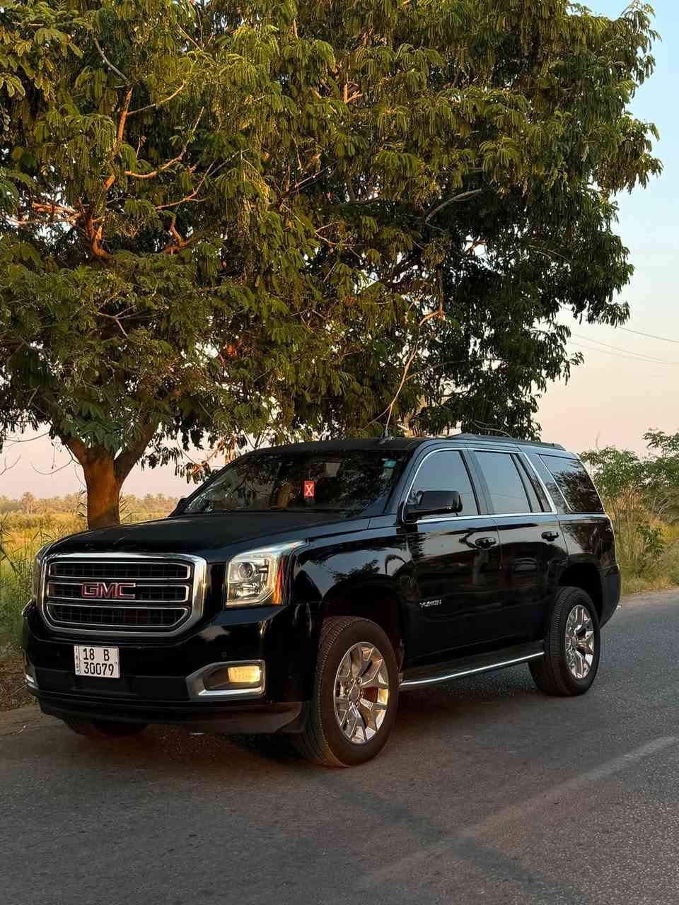 جمسي يوكن 2016 أمريكي

فئة SLT فول مواصفات

محرك V8 5300 قوي وعملي 

أوتوماتيك

دفع رباعي (44)

تشغيل بصمة + ريموت ستارت

فتحة سقف كهربائية

مقاعد جلد كهربائية مع ذاكرة حفظ

تبريد وتسخين المقاعد الأمامية

شاشة وكالة كبيرة

نظام Bose الصوتي الفاخر

Apple CarPlay + Android Auto

كاميرا خلفية + حساسات أمامية وخلفية

. تحكم بالسكان + مثبت سرعة

باب خلفي كهربائي وجلاق 

إنارة LED

ويل وكالة

. صف ثالث كهربائي

مكيف أمامي وخلفي ثلاثي المناطق)

نظام مراقبة النقطة العمياء

نظام التحذير من مغادرة المسار

نظام الثبات الإلكتروني + ABS

وسائد هوائية كاملة

قاصة

ثلاجة
وبعد يجي بيه هواي مواصفات SLT معروف 

________
سياره دخول جديد 

ملاحضة بيها الجنطه مبدله بلادي نفس لون والبنيد بيها جراد 
كلير غير مفحوص

السعر 295$ وبيها مجال للشراي

. *********** 
مكاني بابل حله
