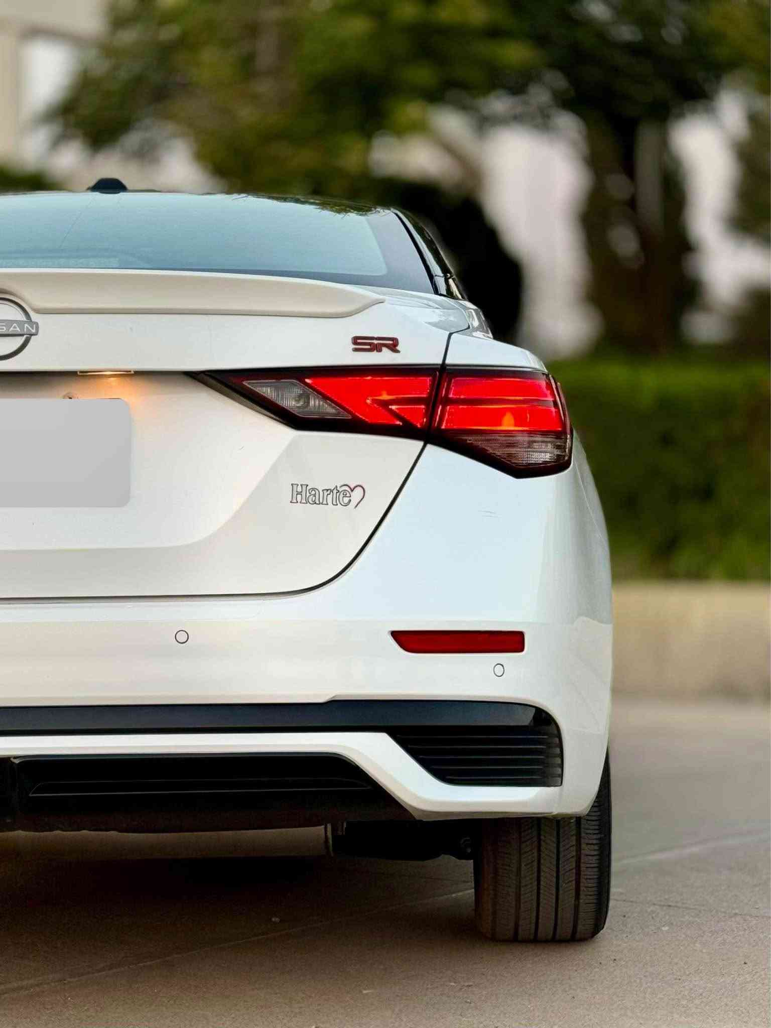 🚘 للبيع | نيسان سنترا SR 2024

Nissan Sentra SR 2024
📍 الموقع: أربيل
🔹 اللون: أبيض صدفي
🔹 الممشى: 6000 ميل فقط 
🔹 المحرك: 2.0 لتر / 2000 CC

⭐ المواصفات:

✔️ أضواء زينون
✔️ سقف أسود
✔️ بصمة أبواب + تشغيل بصمة
✔️ تشغيل عن بُعد
✔️ شاشة كبيرة مع Apple CarPlay
✔️ كاميرات + حساسات + رادارات
✔️ أوضاع قيادة ECO / NORMAL / SPORT
✔️ والعديد من الإضافات الأخرى

🔧 حالة السيارة:

✅ جاملغ أمامي صبغ وباب خلفي يمين كلير 
✅ بدون أيرباك — جميع الأيرباكات أصلية ولم تفتح

🔑 رقم الشاصي:

3N1AB8DV2RY331705

💰 السعر:
15,800$
💬 قابل للتفاوض بعد المعاينة

🔢 الترقيم:
السيارة بدون رقم
يمكن ترقيمها في أربيل / دهوك / السليمانية
💵 كلفة الرقم 1,100$ على المشتري

📍 الموقع: أربيل

📞 ***********
واتساب / اتصال / فايبر أربيل, العراق

