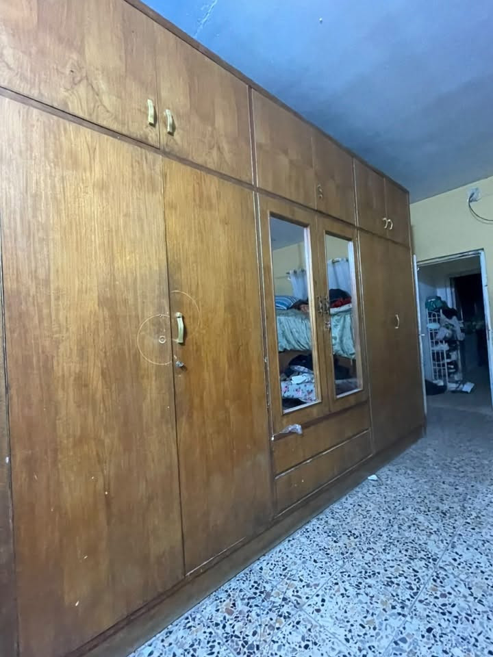 سلام عليكم كنتور صاج للبيع  6ابواب  ضخم السعر  300وبي حك  الجيه
الرقم ***********
