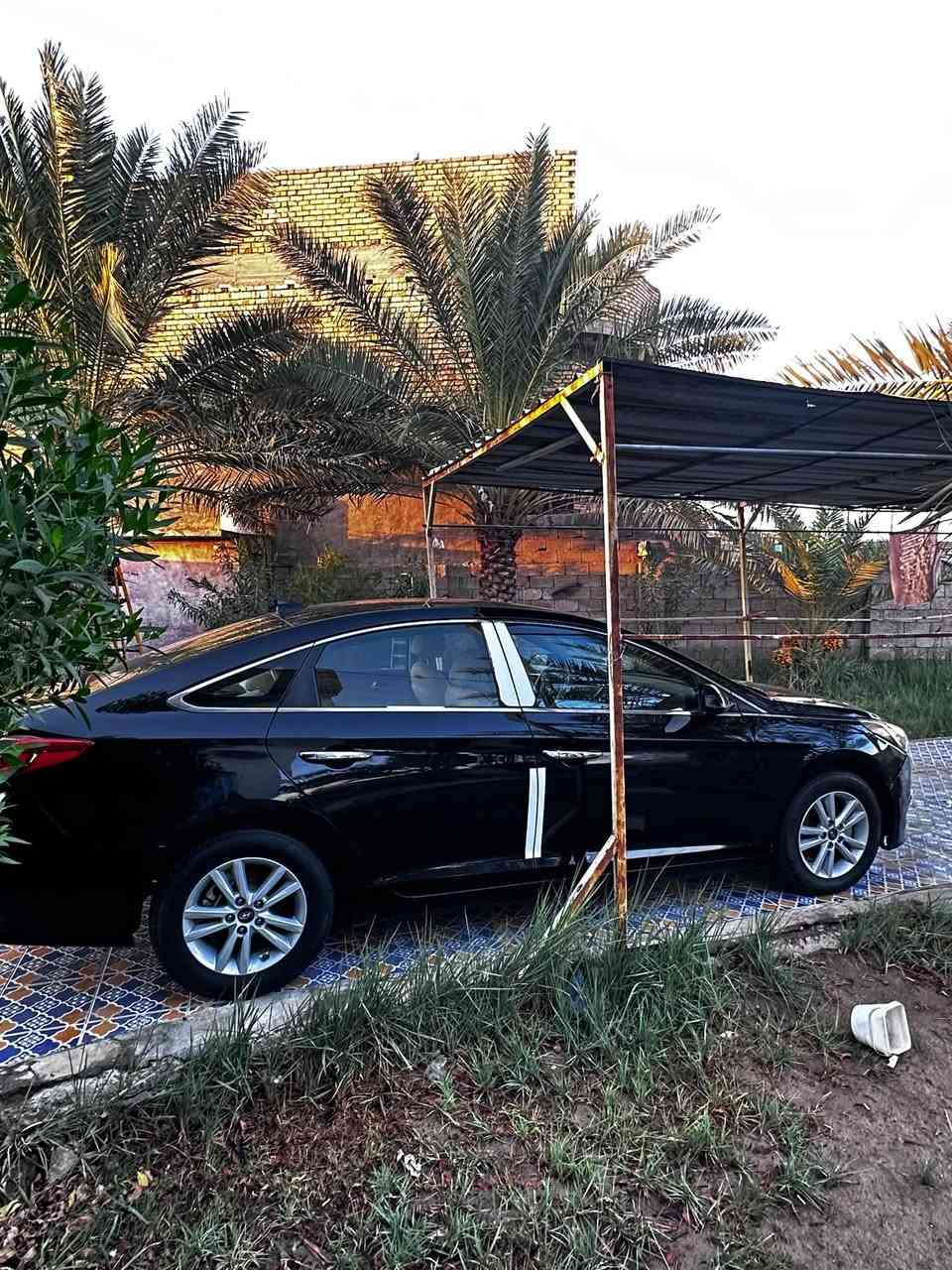 سوناتا 2015 شكل 2017  
السعر 100 وبيها مجال حك الجيه 
وارد امريكي  صبغ جاملغ وبنيد  ( بدون دواخل) كفاله لغد  وشاصي 
كير ومحرك وحداديه  و تبريد 1/1  لا تنقيص ولا تبخير 
 محرك 2400 Gdi 
مواصفات عاديه 
سنويه 2028 
هزه ما ساقطه 
العنوان/ واسط الكوت مركز المدينه 
***********
