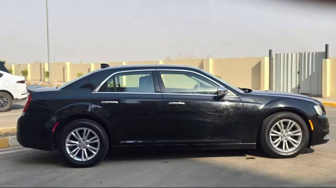 السلام عليكم
📢اوباما C300 
موديل 2016
🔸️رقم بغداد جديد  
مواصفات
🔴 بانوراما
🔴 كشنات جلد 
🔴 كشنات كهرب 
🔴 كشنات تدفئه 
🔴 تبريد قطعتين 
باقي مواصفات معروفه
ماشيه 170 الف كيلو 
🔹️ ضررها _ مبدل باب السايق وباب النفر نفس اللون بدون ضربه  + جاملغ الامامي الايمن صبغ بخ بدون فتح وبيها كم مكان بارد 
🔹️سونارها موجود الي يريدو يدزلي خاص 
🔹️مكان السياره موصل 
🎉السعر175وبيها مجال
️📞للاستفسار ***********
