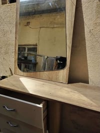 ميز مرايه ترتيب سجج فقط الي يريده يجي ياخذه مكاني تراث تقاطع الربيعي