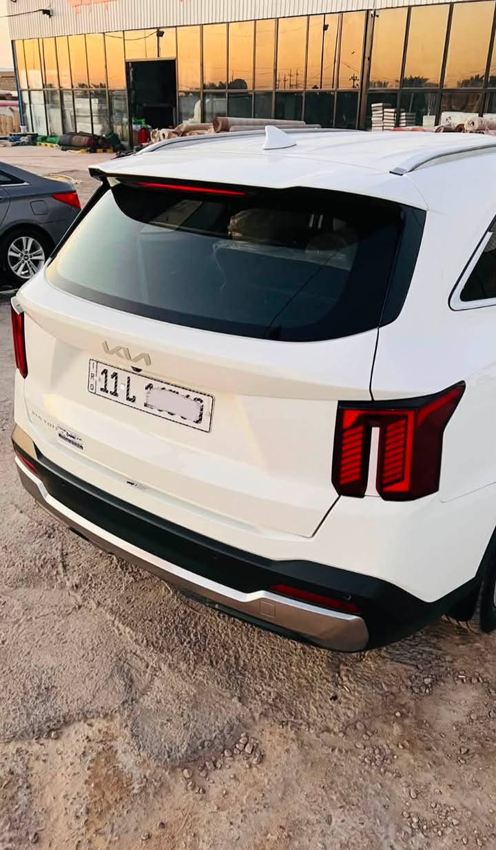 السلام عليكم 
سورنتو 2024 خليجي 
مكفولة من الصبغ والتبديل 

محرك 6V // 3500
ماشية 35400 km
رقم بغداد الجديد 
سيارة فول مواصفات عدا الفتحة 
بصمه عدد 2
( تشغيل عن بعد )
ويل حجم 19 
حساسات امامي خلفي 
كروز مثبت سرعه
نفكيشن ونظام الخرائط 
ترحيب ذكي 
اناره محيطه
Led امامي خلفي 
صندوق كهربائي
شاشه حجم كبير كار بلي متصل 
كير ماوس 
اناره داخلية كل الالوان 
شفتات ستيرن
منافذ USB
هندبريك كهربائي 
مقاعد الامامية كهربائي
تبريد ثلاث قطع 
سبعه راكب 
تحكمات ستيرن 
شاحن وايرلس 
4 اوضاع قياده 
نظام نزول منحدرات 
اوتو هولد
بردات خلفيه بلادي 
درايف مود 
وباقي المواصفات معروفه 
السياره خير من الله نظيفه وجديده 
 

للتواصل والاستفسار ***********
مكاني بابل - الحله
السعر بالخاص .
