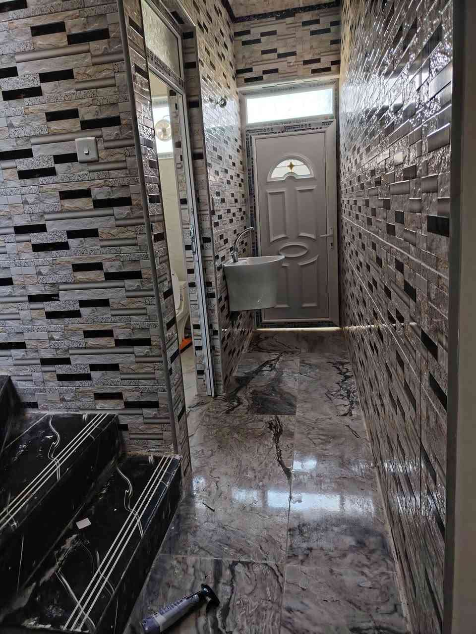 البيت للبيع مزارع زيونه مقابيل  حي الفلاح جمعية شمس نينوى مقاطعه ٧٩ مساحه ١٠٠ واجهة ٦واعمق ١٨ بيت تجهو قروب بيت غراف نوام وهول ومطبخ وستقبال وصحيات وبيتون بل بيدي قريب جامع حازم الليله بيت فول شرط تحويل بل جمعية وكرات بلدية استفسار تصل على الرقم *********** كورك *********** مورسلت الصفحه
